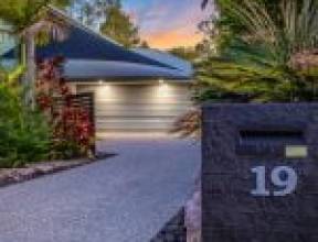 19 Backhousia Crescent, SINNAMON PARK, QLD 4073 AUS