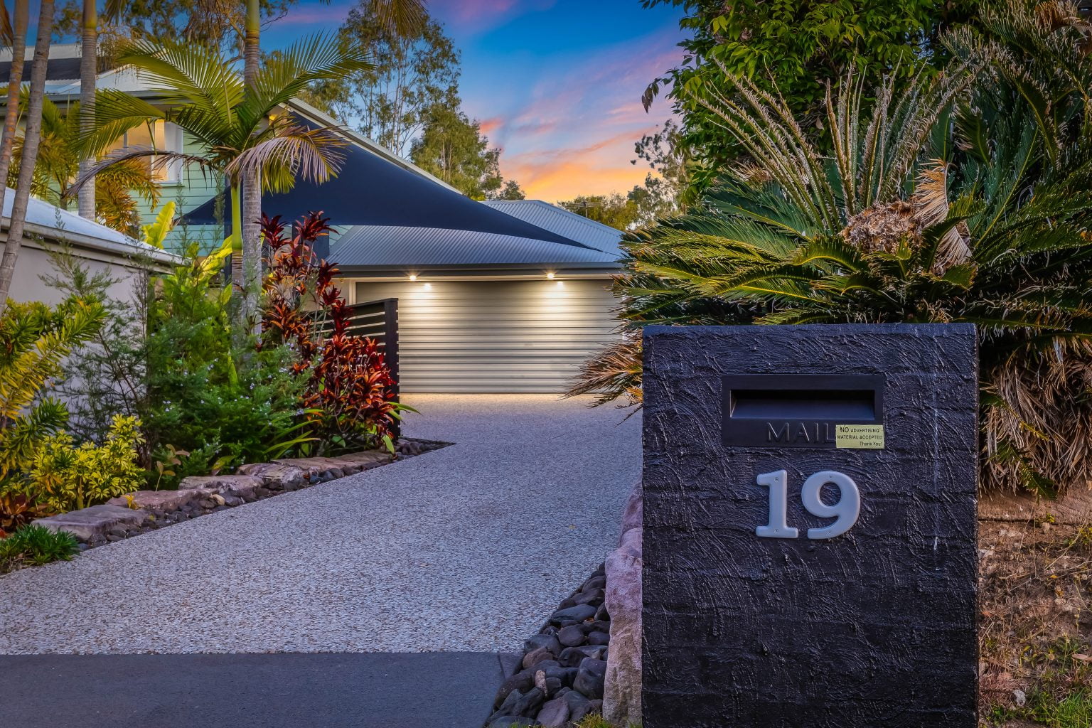 19 Backhousia Crescent, SINNAMON PARK, QLD 4073 AUS