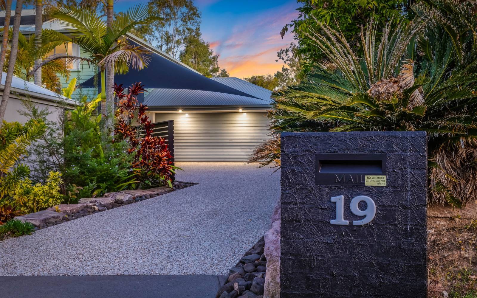 19 Backhousia Crescent, SINNAMON PARK, QLD 4073 AUS