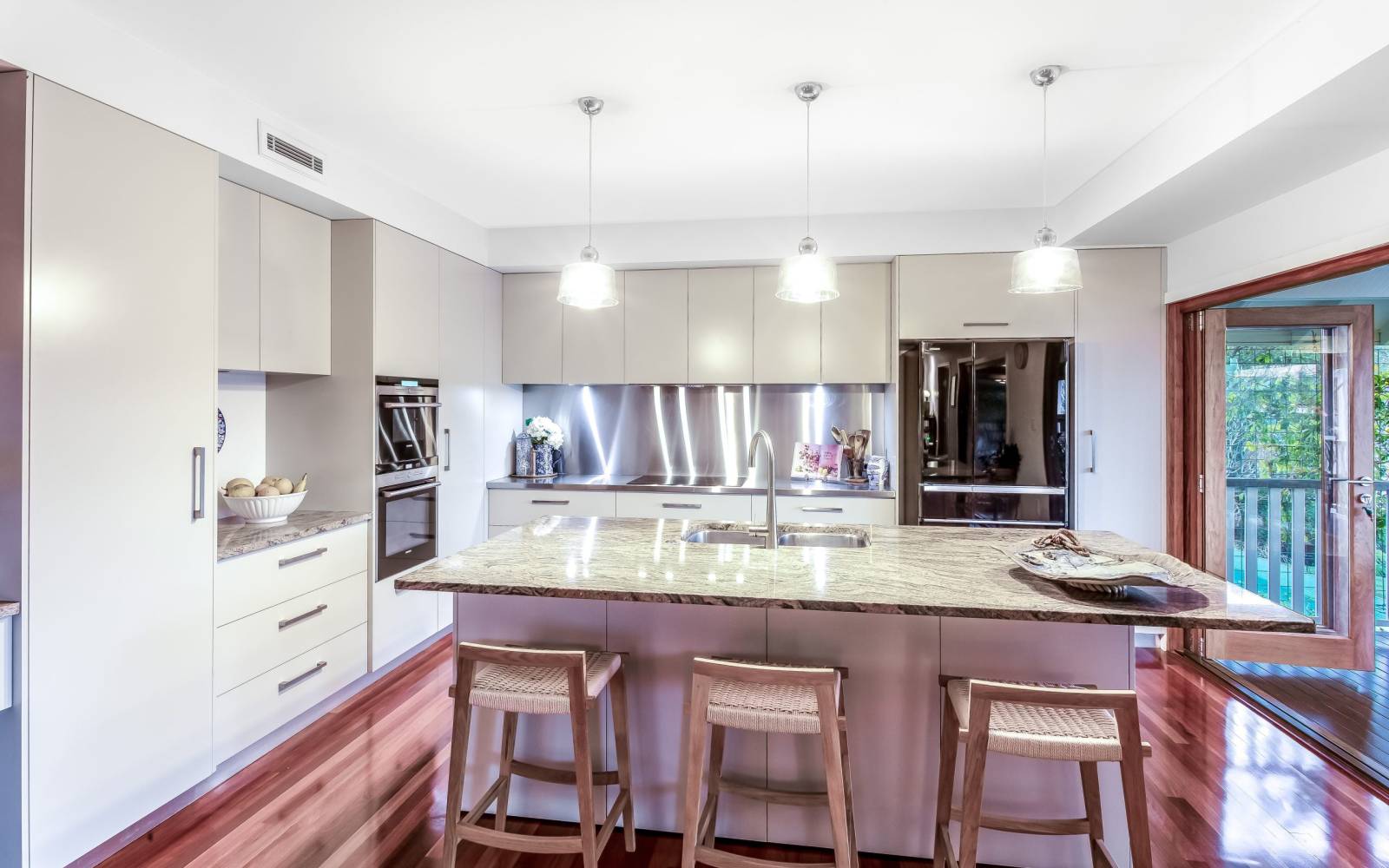 92 Boundary Road, BARDON, QLD 4065 AUS