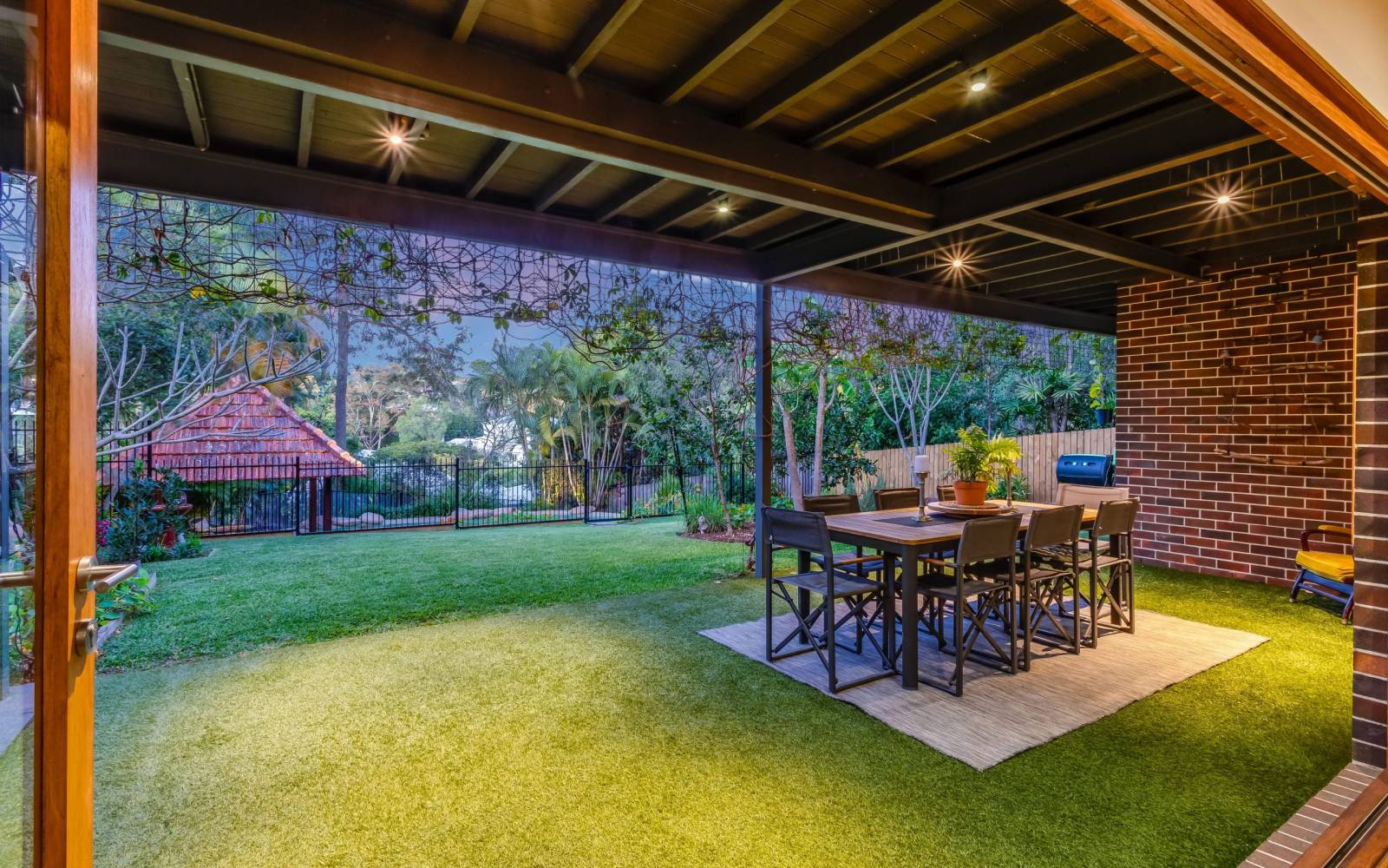 92 Boundary Road, BARDON, QLD 4065 AUS