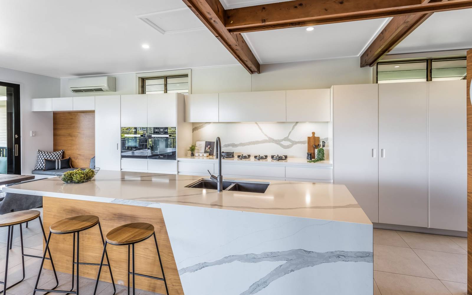 116 Stuartholme Road, BARDON, QLD 4065 AUS