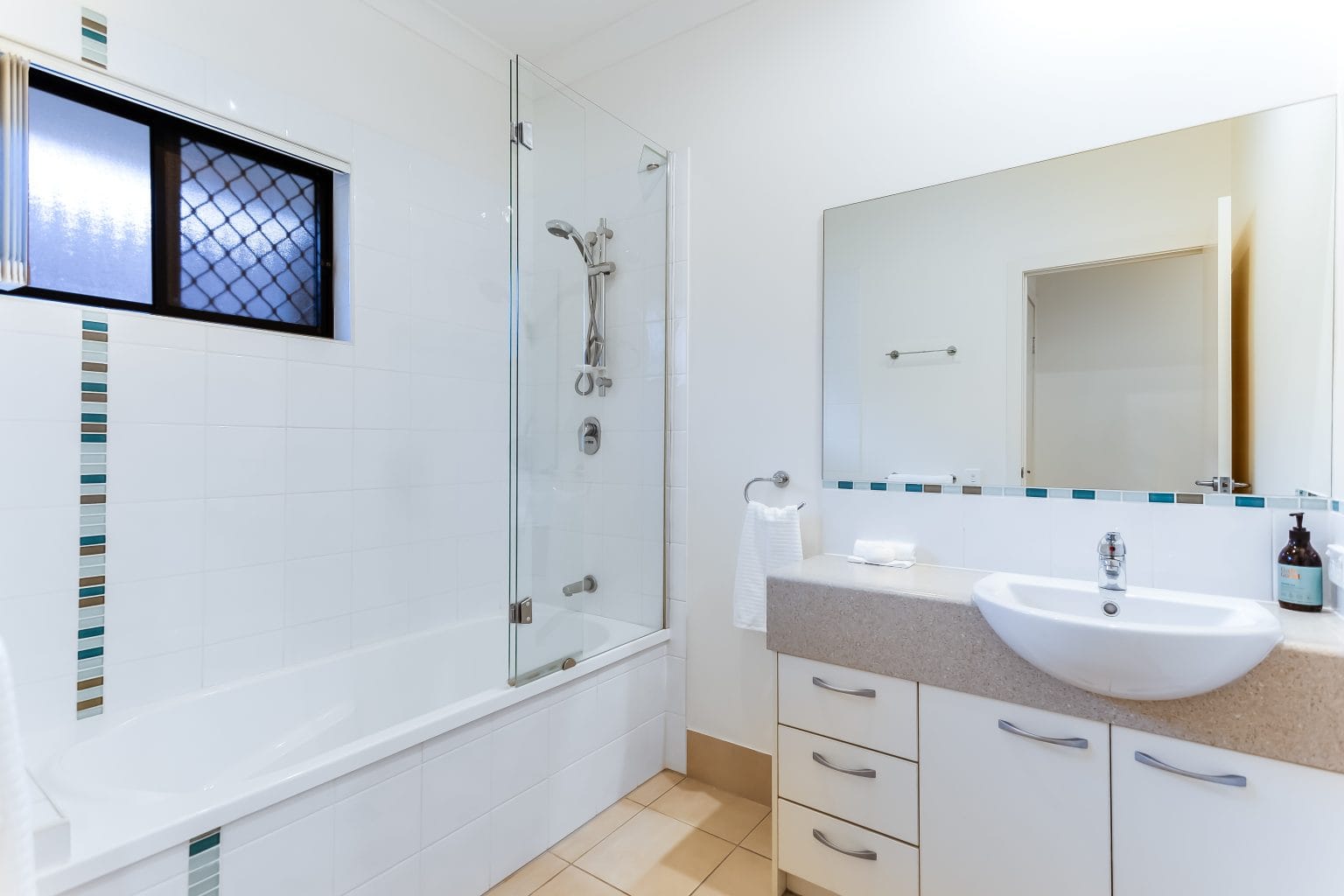 4/98 Joseph Avenue, MOGGILL, QLD 4070 AUS