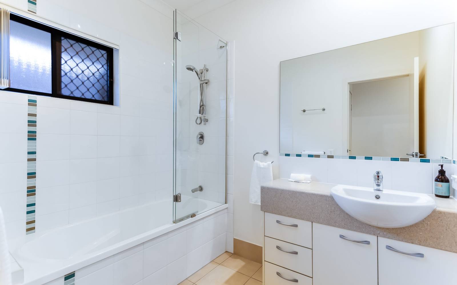 4/98 Joseph Avenue, MOGGILL, QLD 4070 AUS