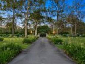 39 Oakridge Street, BURBANK, QLD 4156 AUS