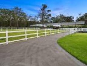 39 Oakridge Street, BURBANK, QLD 4156 AUS