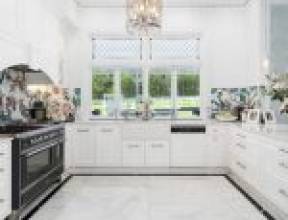 39 Oakridge Street, BURBANK, QLD 4156 AUS