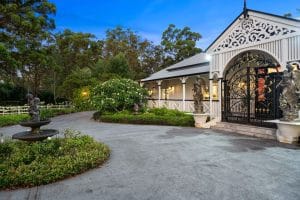 39 Oakridge Street, BURBANK, QLD 4156 AUS