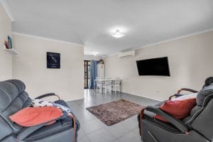 11 Lochore Court, CRESTMEAD, QLD 4132 AUS