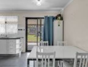 11 Lochore Court, CRESTMEAD, QLD 4132 AUS
