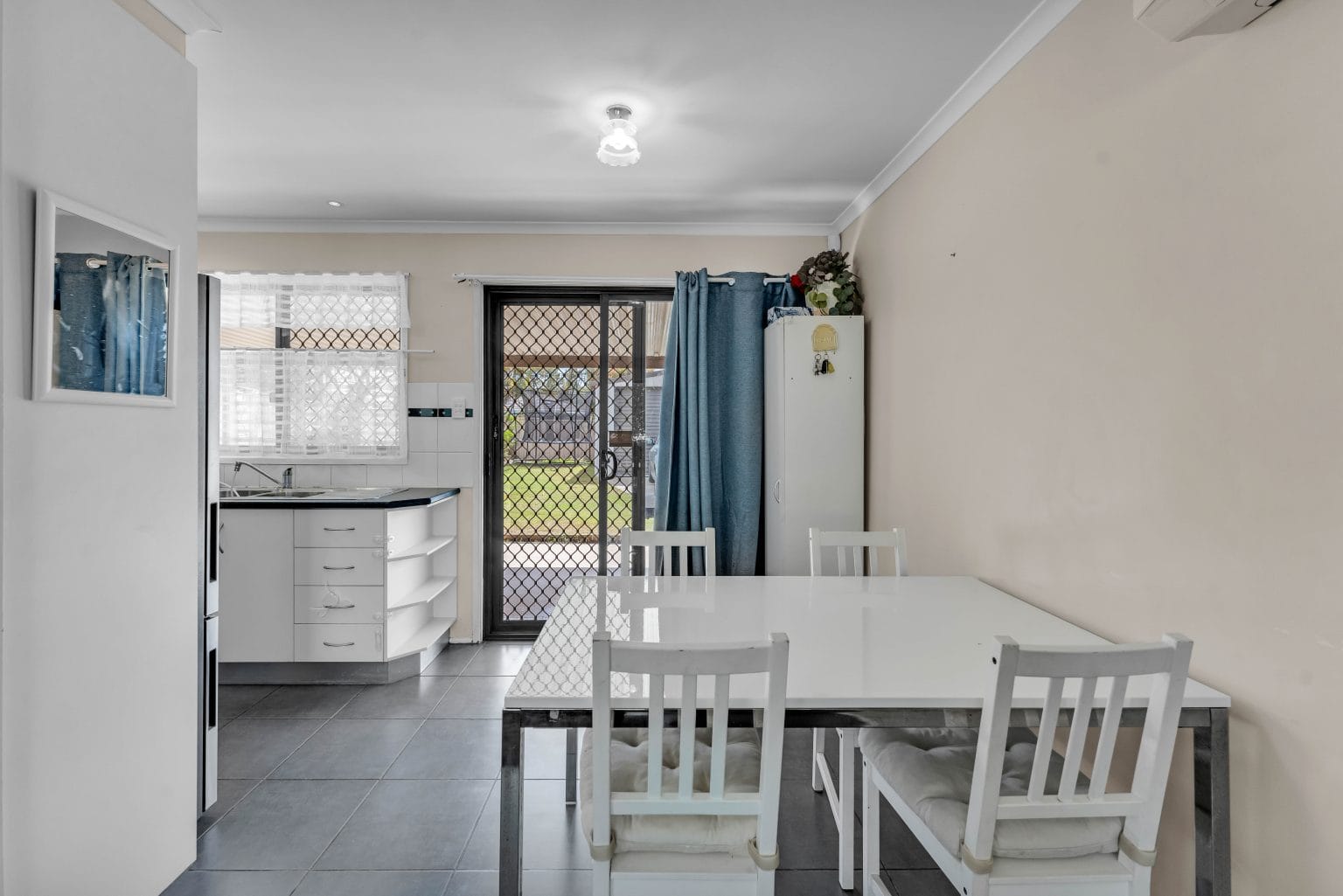 11 Lochore Court, CRESTMEAD, QLD 4132 AUS