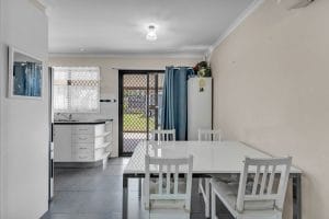 11 Lochore Court, CRESTMEAD, QLD 4132 AUS