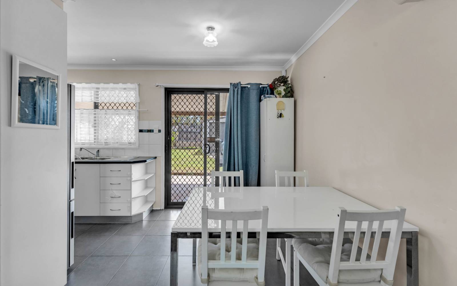 11 Lochore Court, CRESTMEAD, QLD 4132 AUS