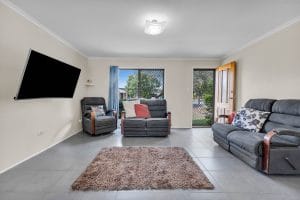 11 Lochore Court, CRESTMEAD, QLD 4132 AUS