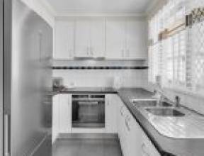 11 Lochore Court, CRESTMEAD, QLD 4132 AUS