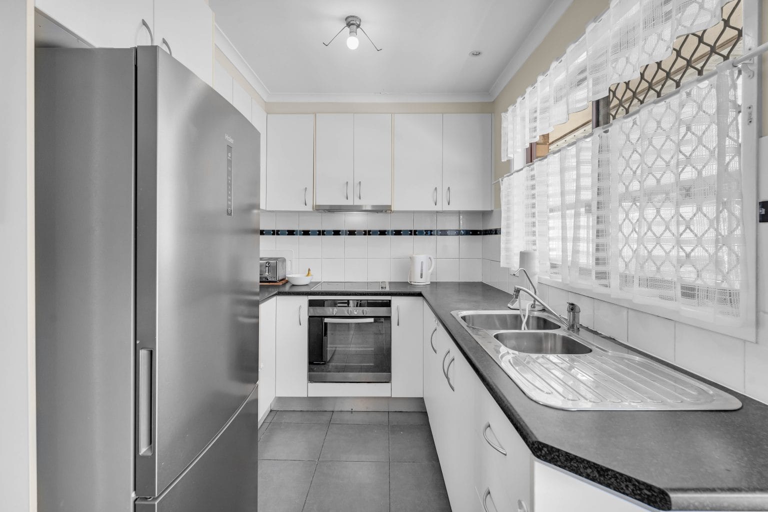 11 Lochore Court, CRESTMEAD, QLD 4132 AUS