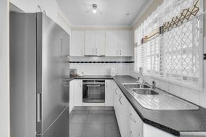 11 Lochore Court, CRESTMEAD, QLD 4132 AUS