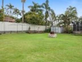 11 Lochore Court, CRESTMEAD, QLD 4132 AUS