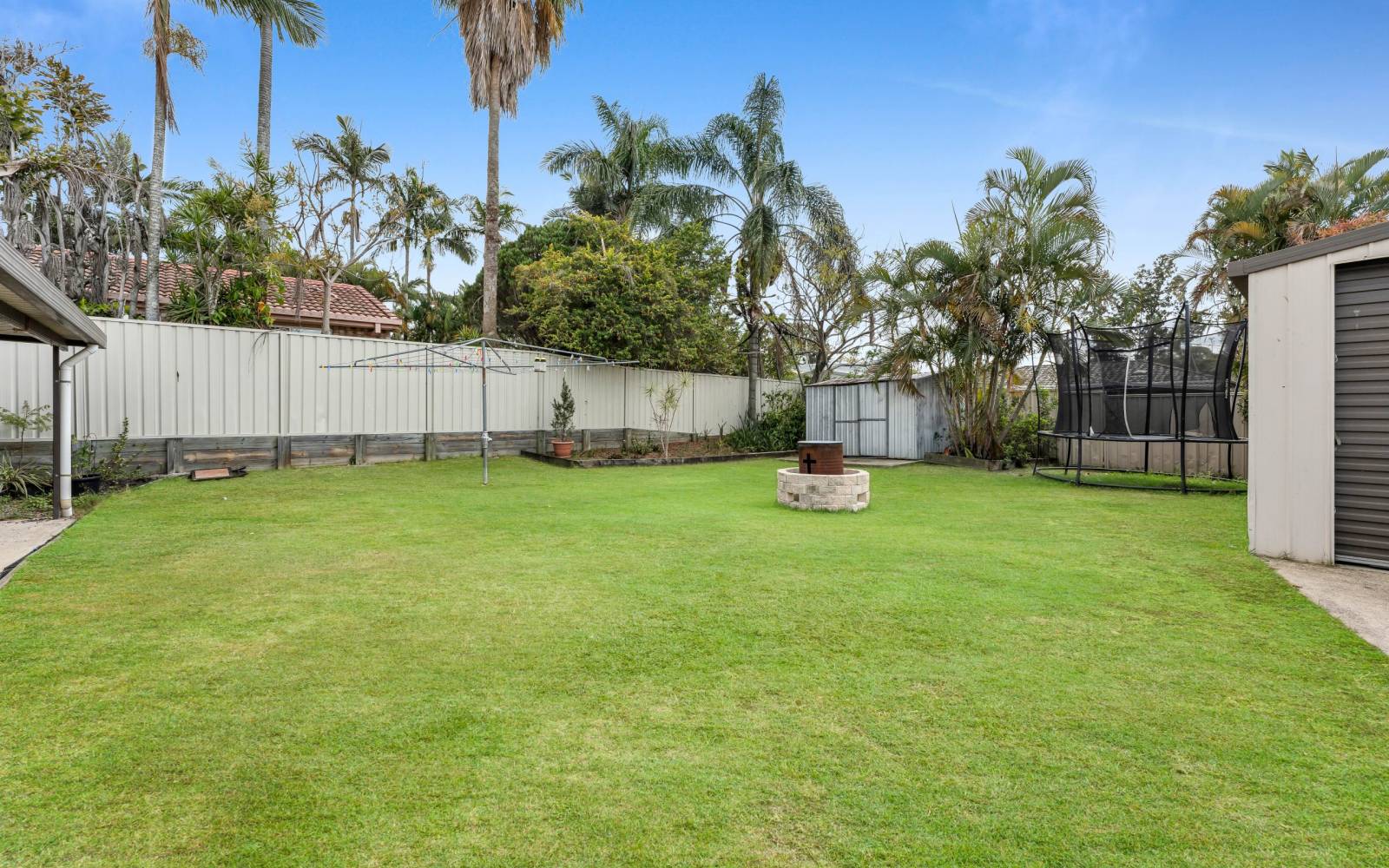 11 Lochore Court, CRESTMEAD, QLD 4132 AUS