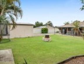 11 Lochore Court, CRESTMEAD, QLD 4132 AUS
