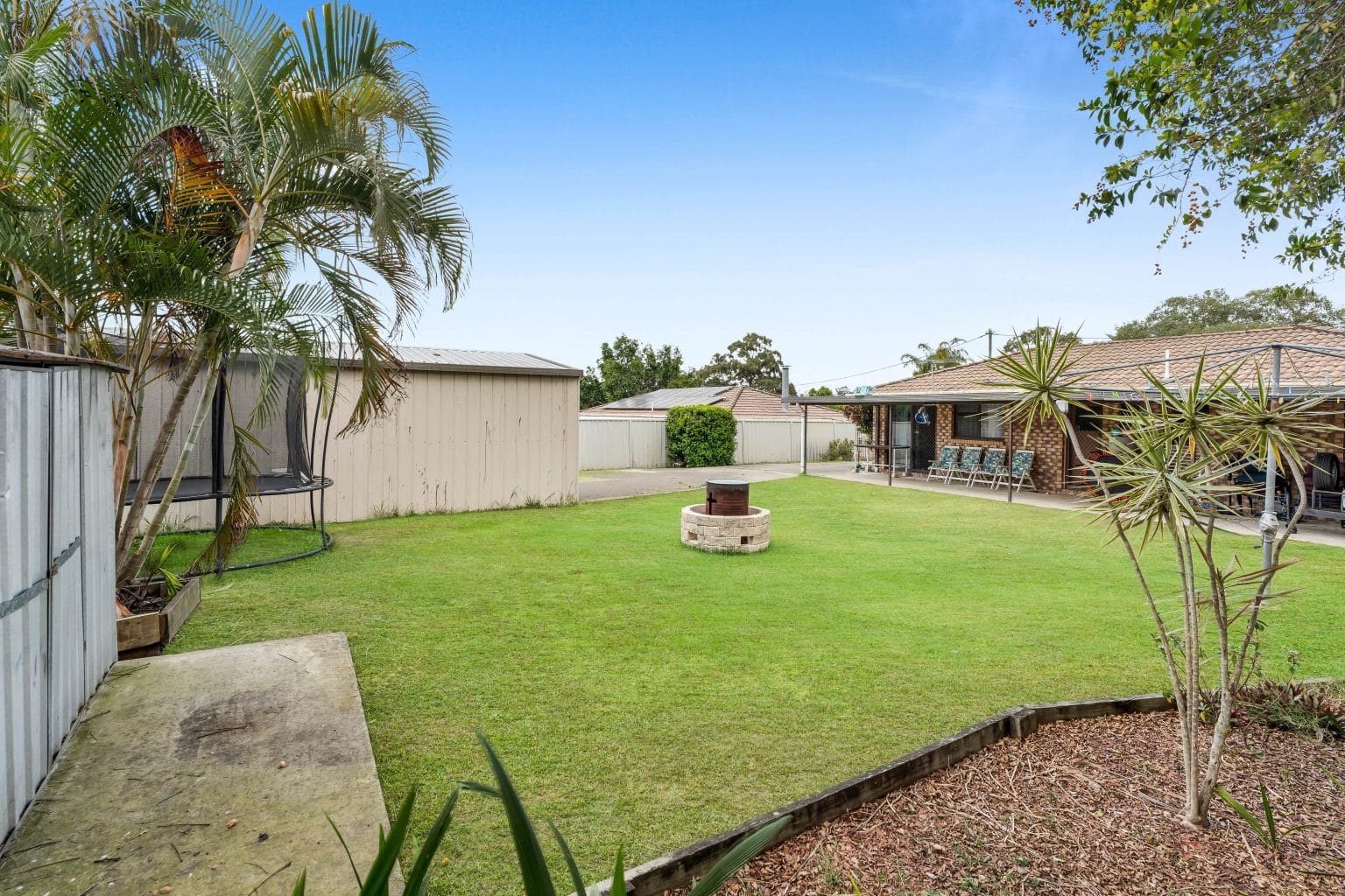 11 Lochore Court, CRESTMEAD, QLD 4132 AUS