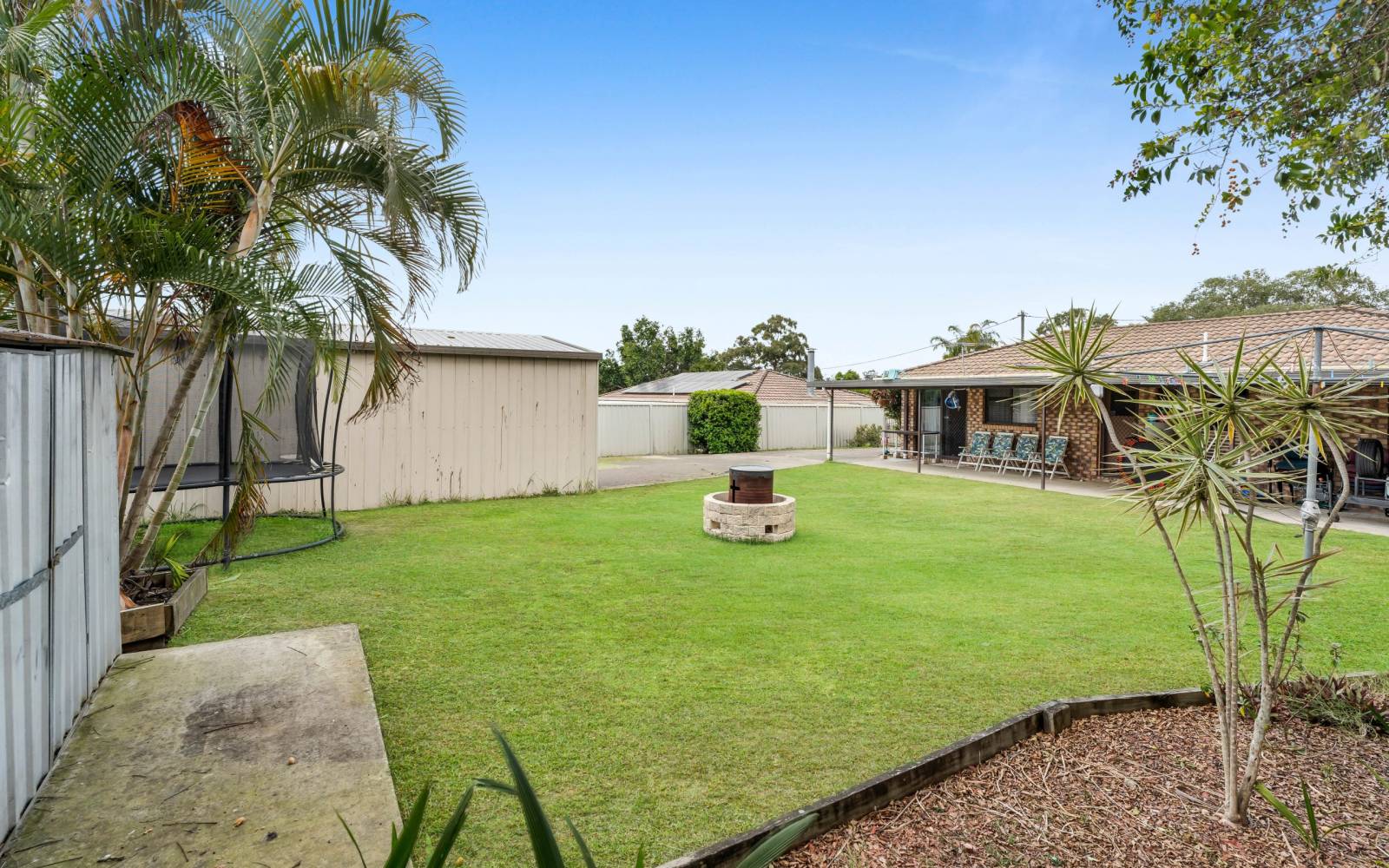 11 Lochore Court, CRESTMEAD, QLD 4132 AUS