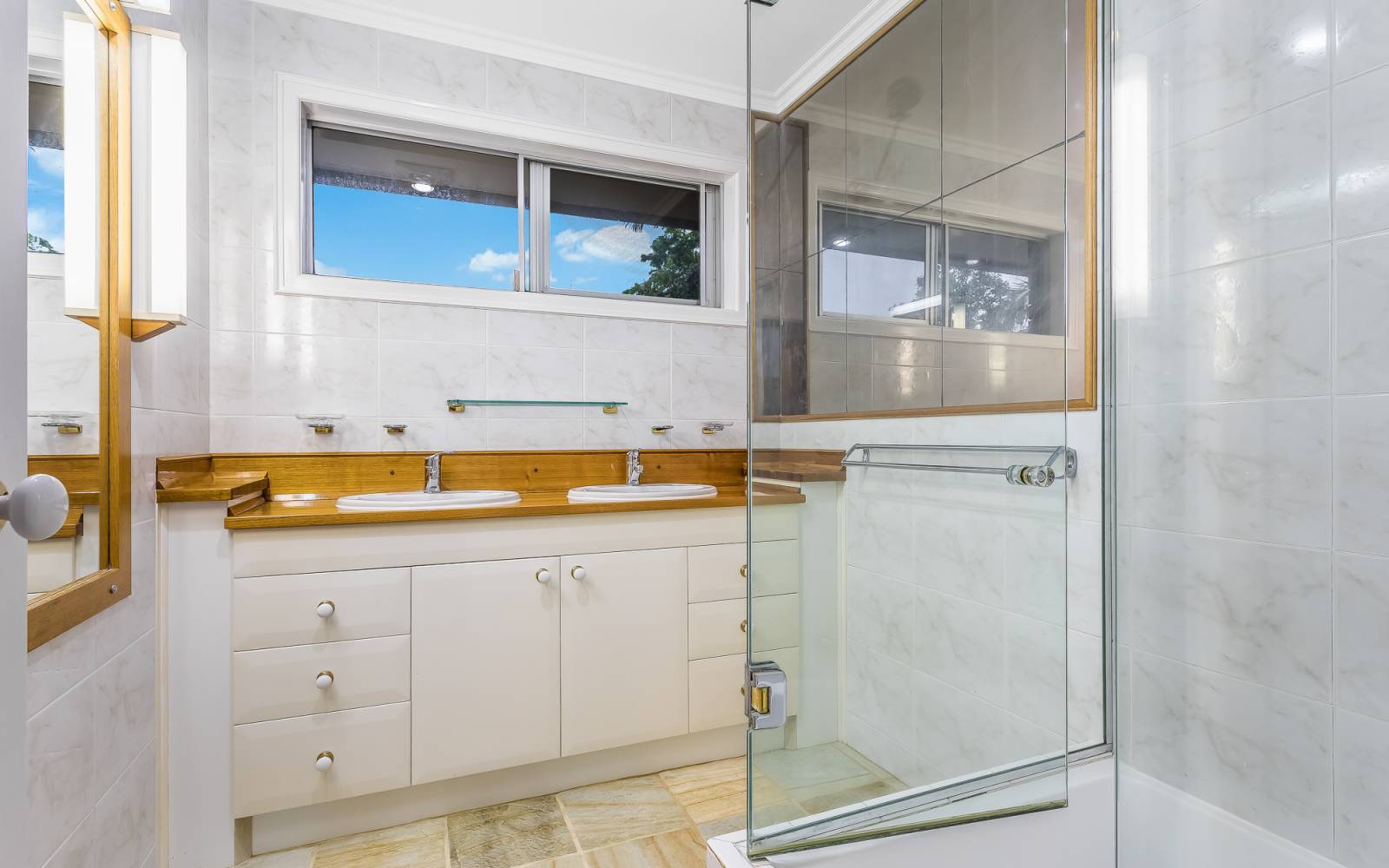 8 Ramor Street, KENMORE, QLD 4069 AUS