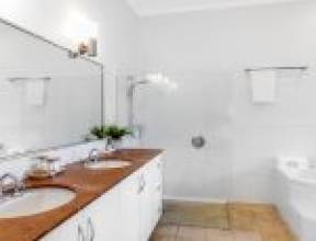 47 Yarawa Street, KENMORE, QLD 4069 AUS