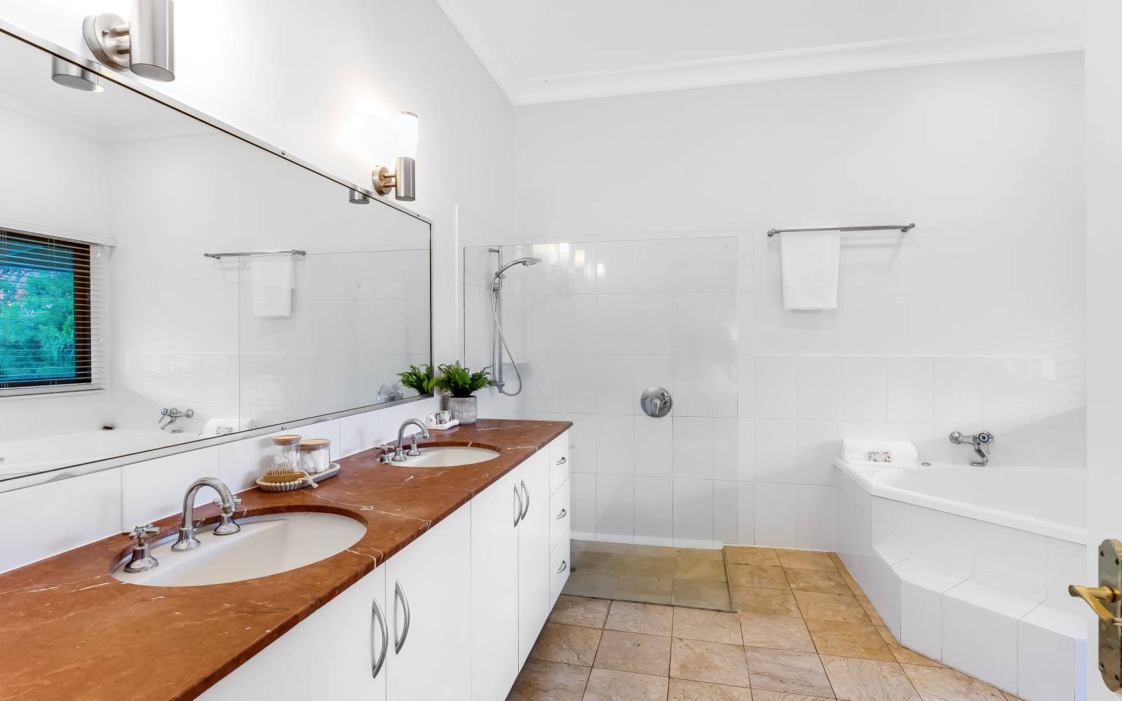 47 Yarawa Street, KENMORE, QLD 4069 AUS