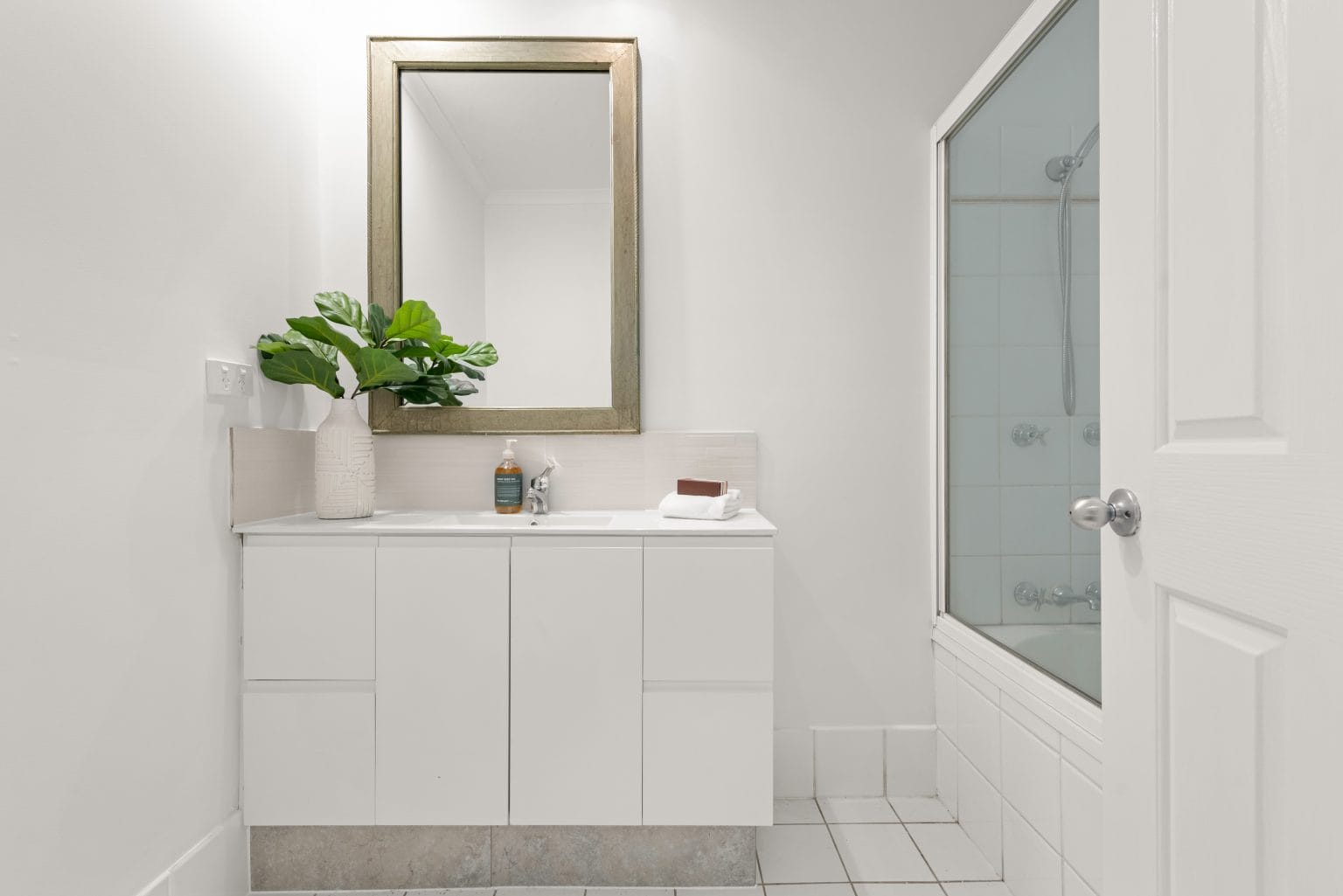 6/74A Sir Fred Schonell Drive, ST LUCIA, QLD 4067 AUS