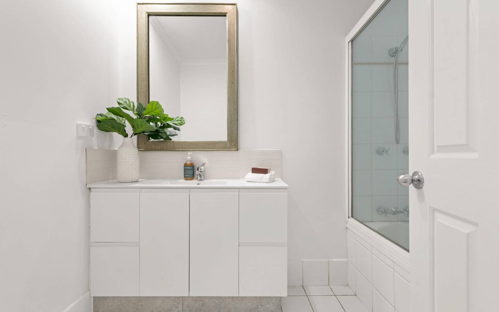 6/74A Sir Fred Schonell Drive, ST LUCIA, QLD 4067 AUS