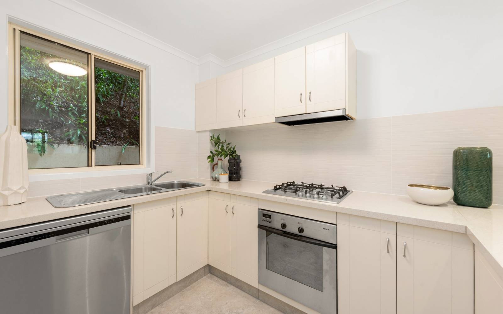 6/74A Sir Fred Schonell Drive, ST LUCIA, QLD 4067 AUS