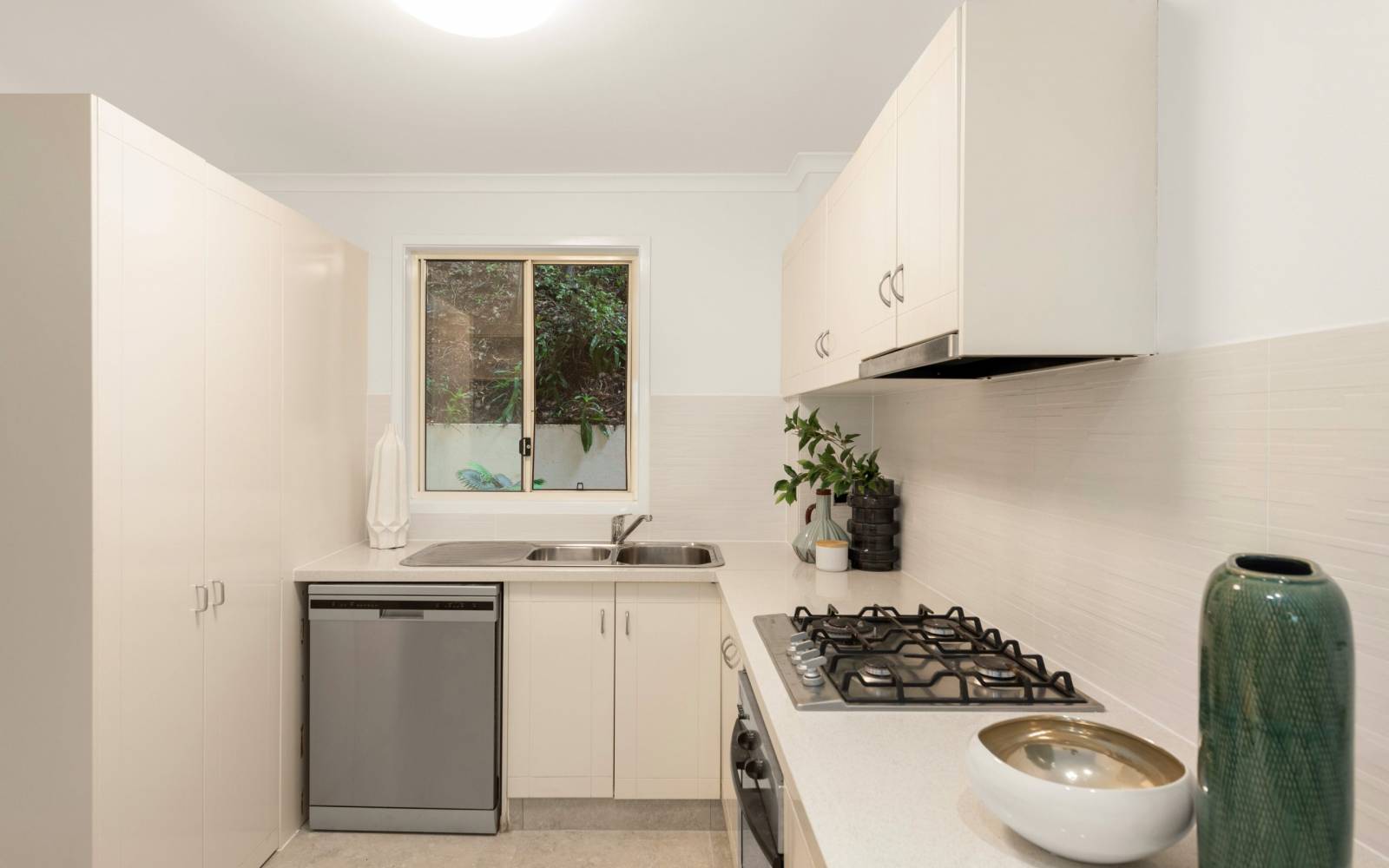 6/74A Sir Fred Schonell Drive, ST LUCIA, QLD 4067 AUS