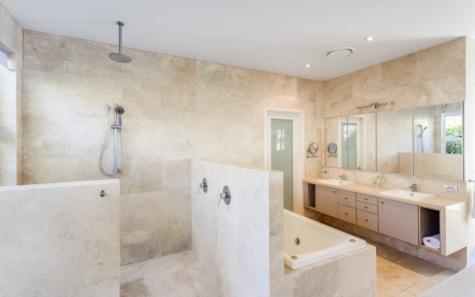 78 Bayside Drive, BEACHMERE, QLD 4510 AUS