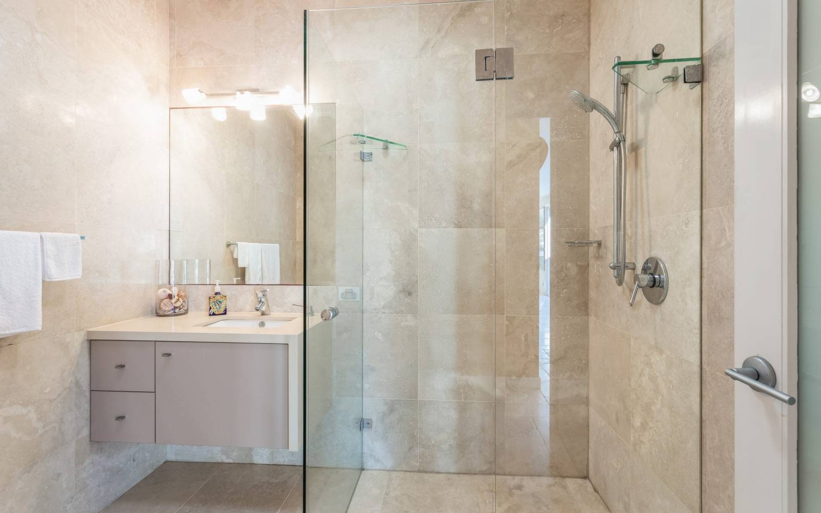 78 Bayside Drive, BEACHMERE, QLD 4510 AUS