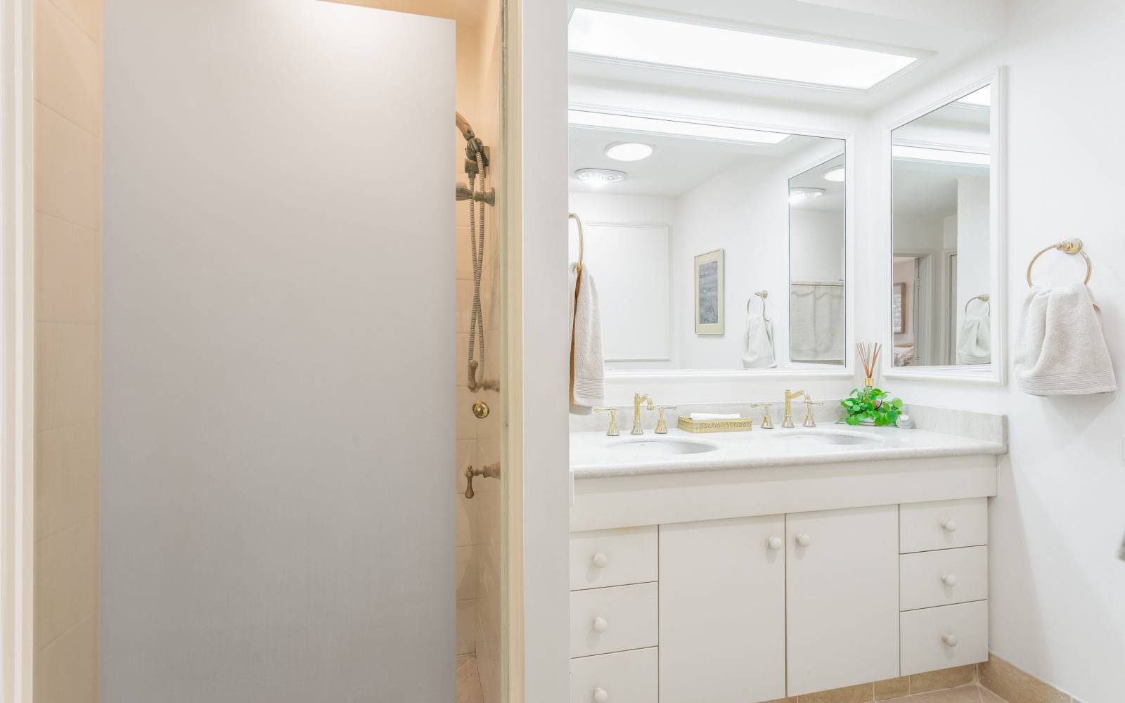 17 Gabwina Street, FIG TREE POCKET, QLD 4069 AUS