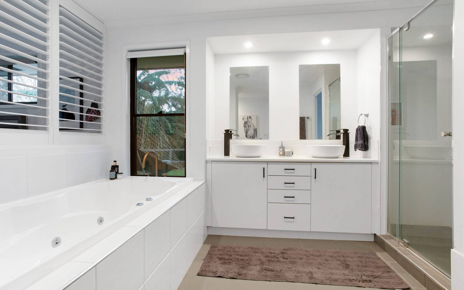 16 Ogle Place, PULLENVALE, QLD 4069 AUS