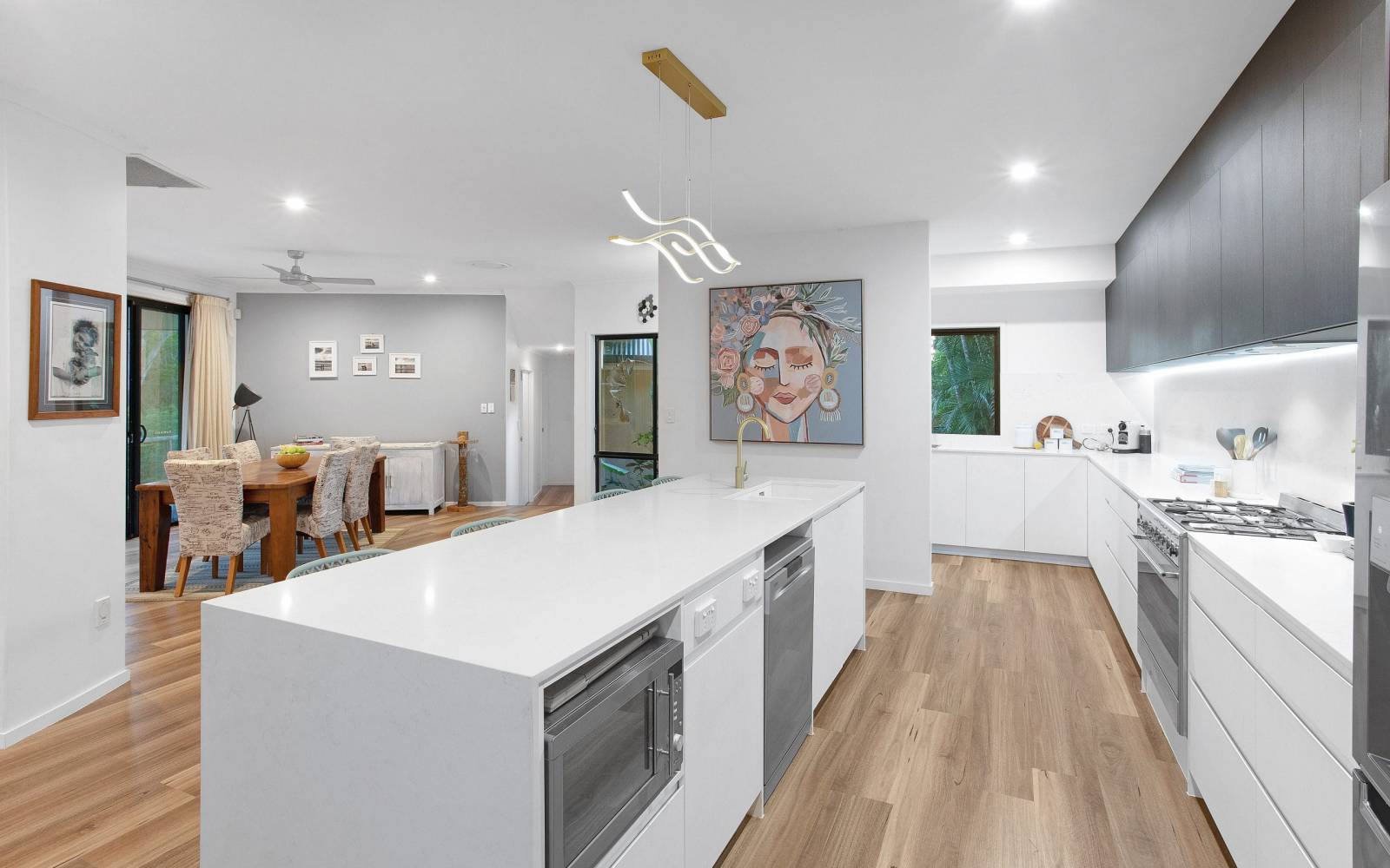 16 Ogle Place, PULLENVALE, QLD 4069 AUS