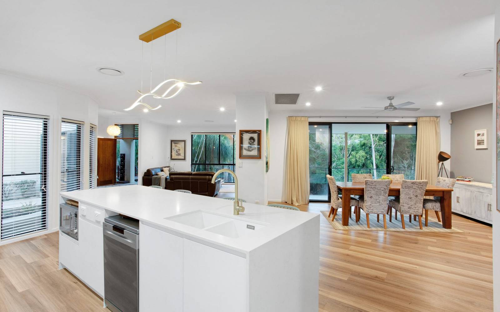 16 Ogle Place, PULLENVALE, QLD 4069 AUS