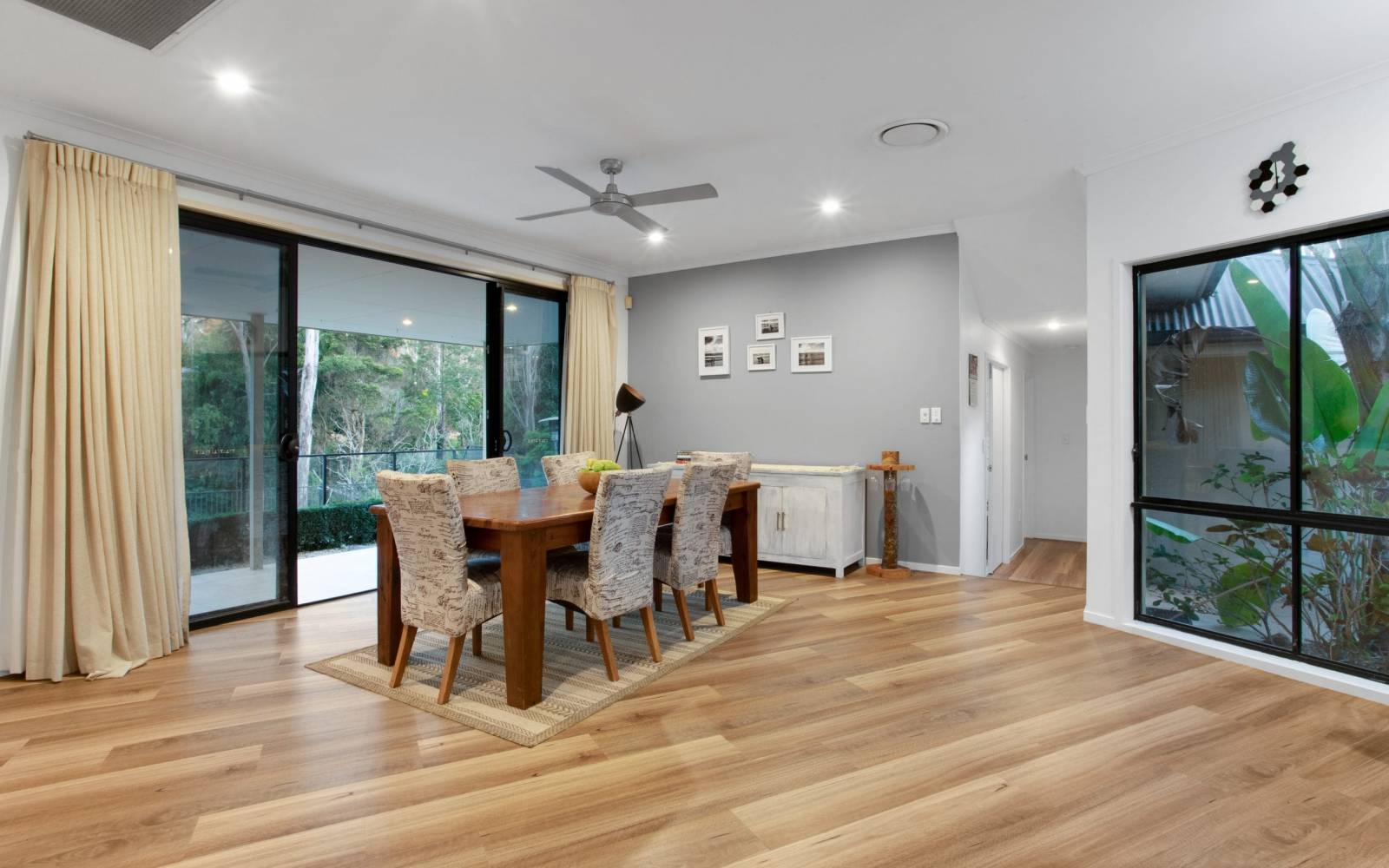 16 Ogle Place, PULLENVALE, QLD 4069 AUS