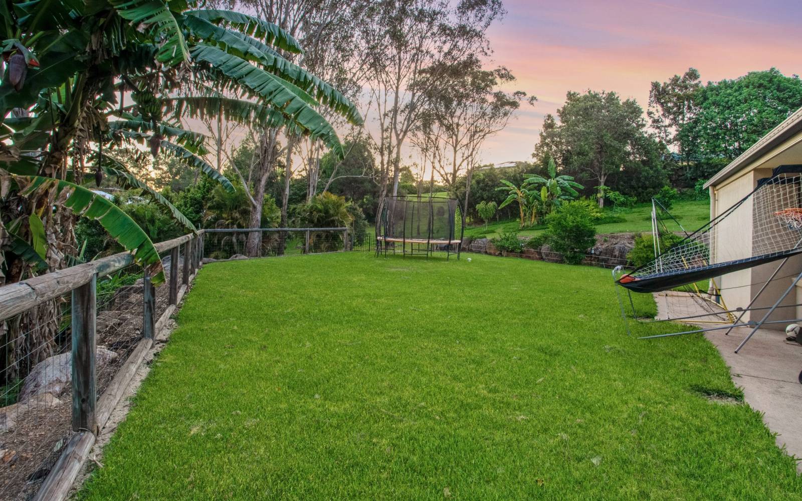 16 Ogle Place, PULLENVALE, QLD 4069 AUS