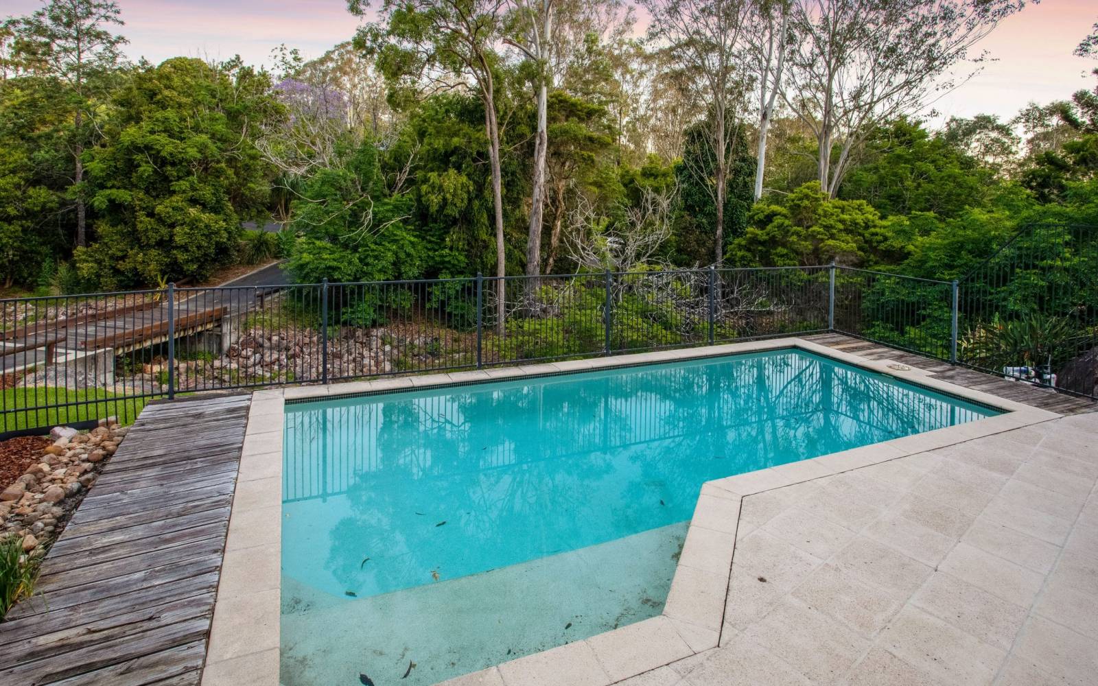 16 Ogle Place, PULLENVALE, QLD 4069 AUS