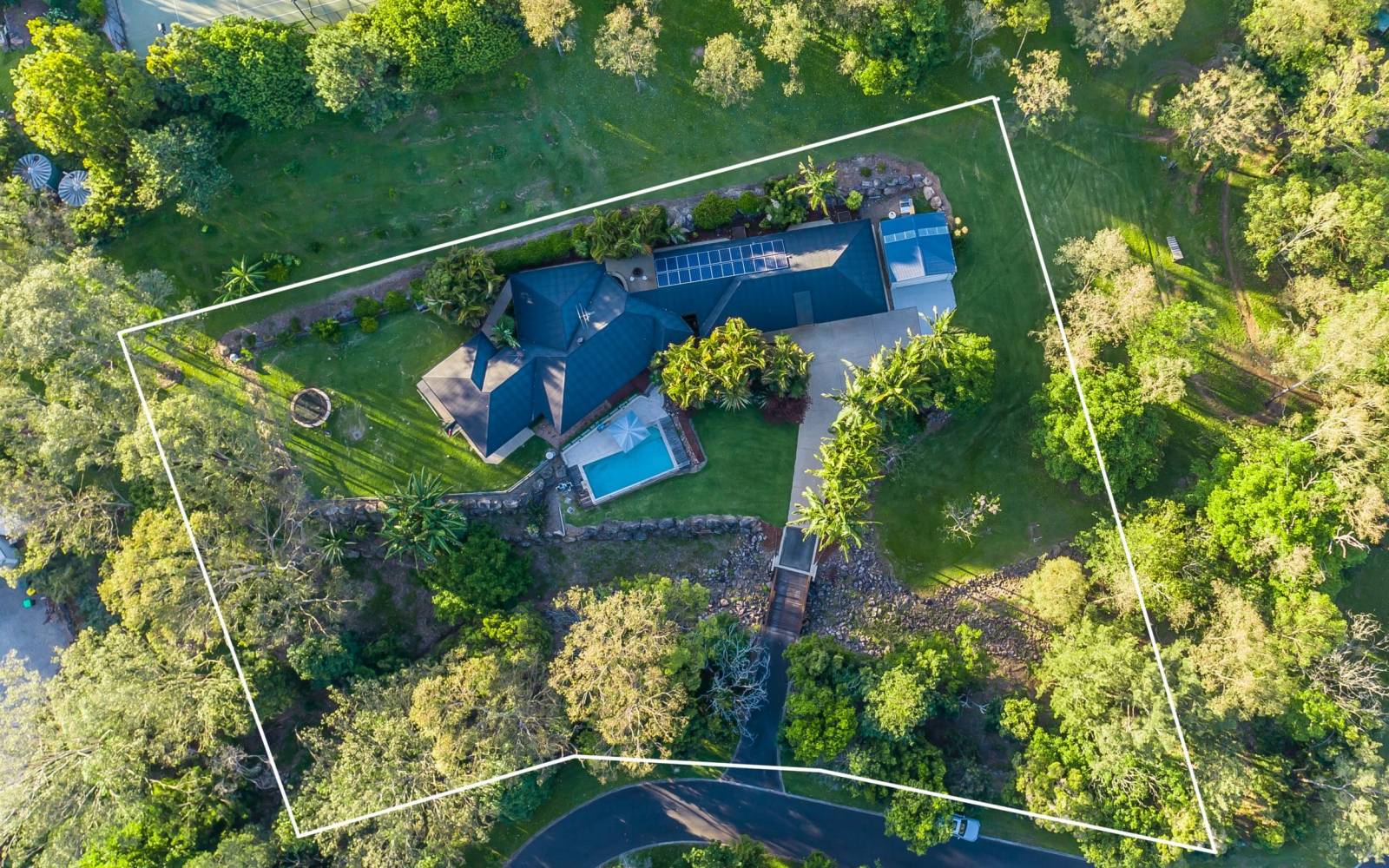 16 Ogle Place, PULLENVALE, QLD 4069 AUS