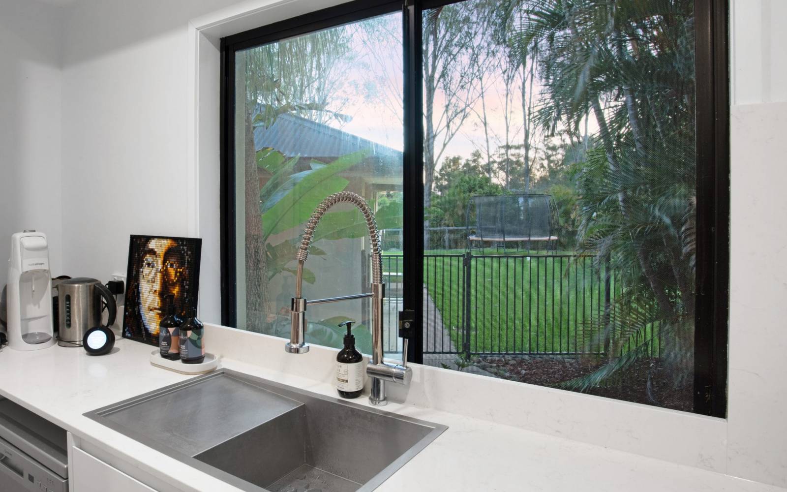 16 Ogle Place, PULLENVALE, QLD 4069 AUS