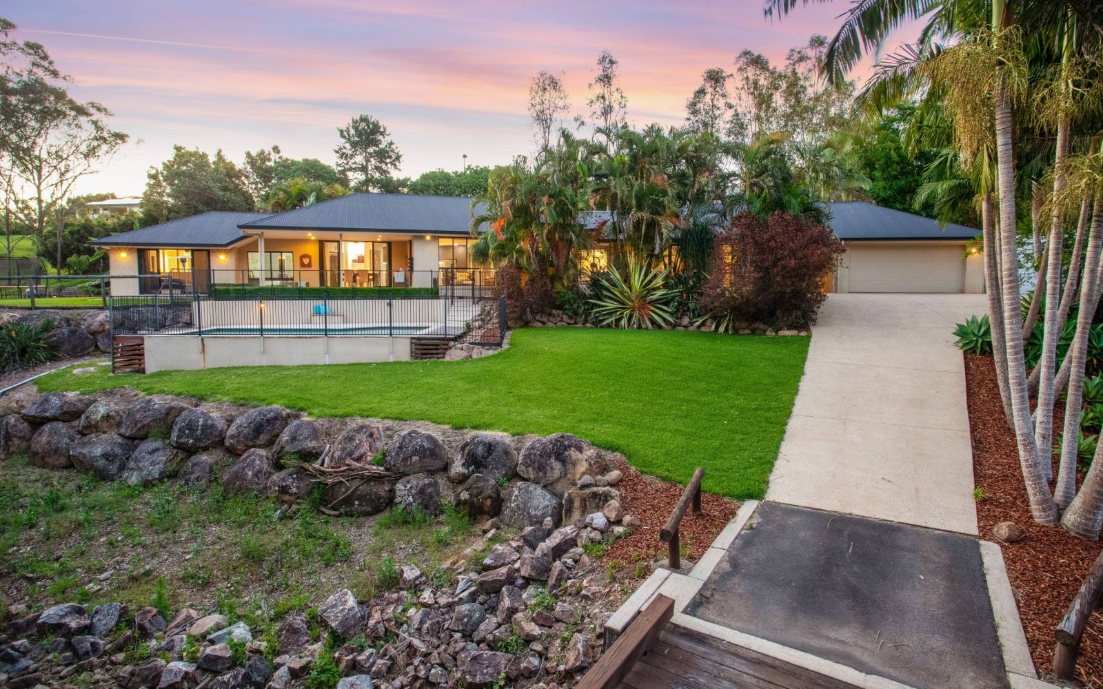 16 Ogle Place, PULLENVALE, QLD 4069 AUS