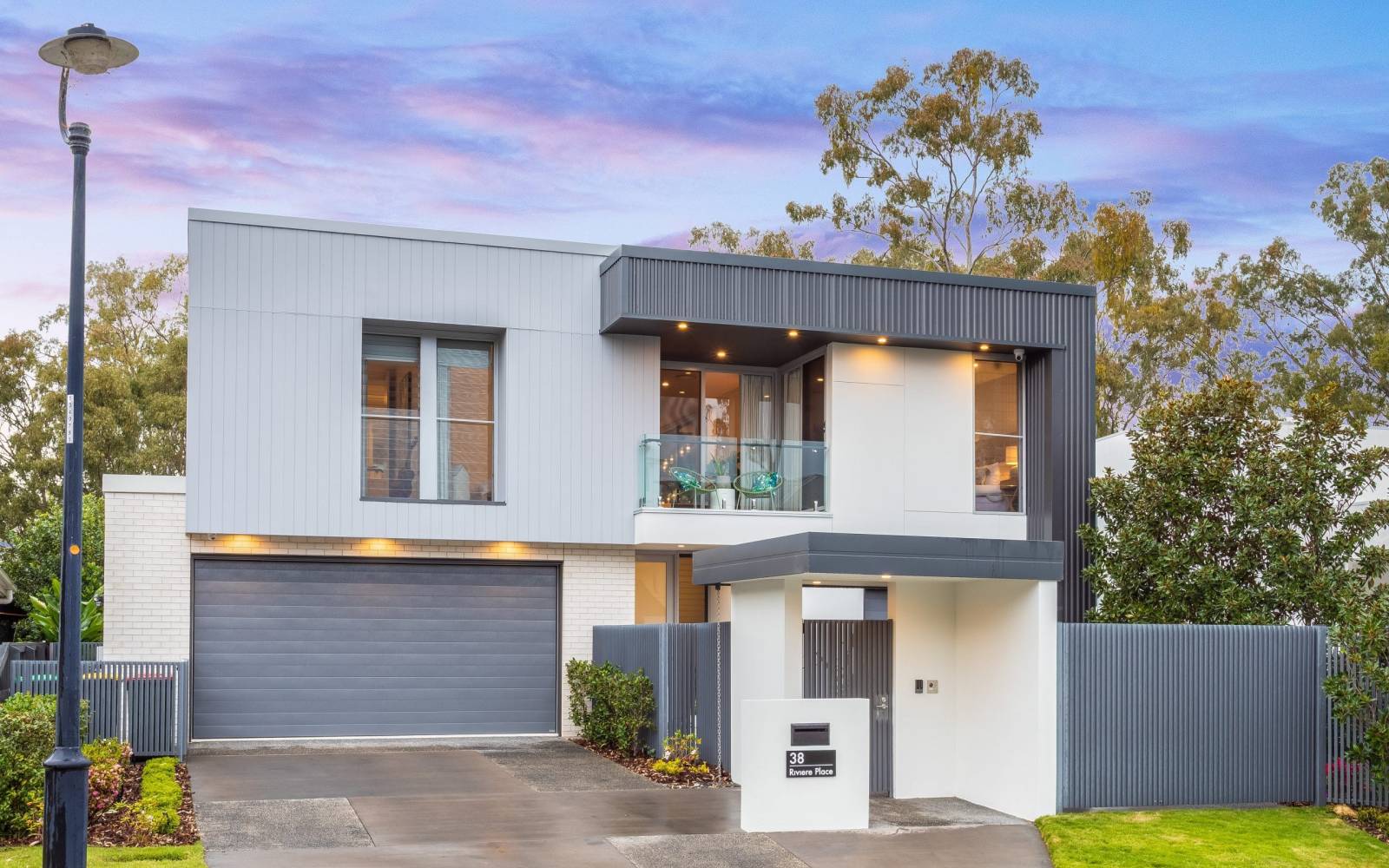 38 Riviere Place, KENMORE, QLD 4069 AUS