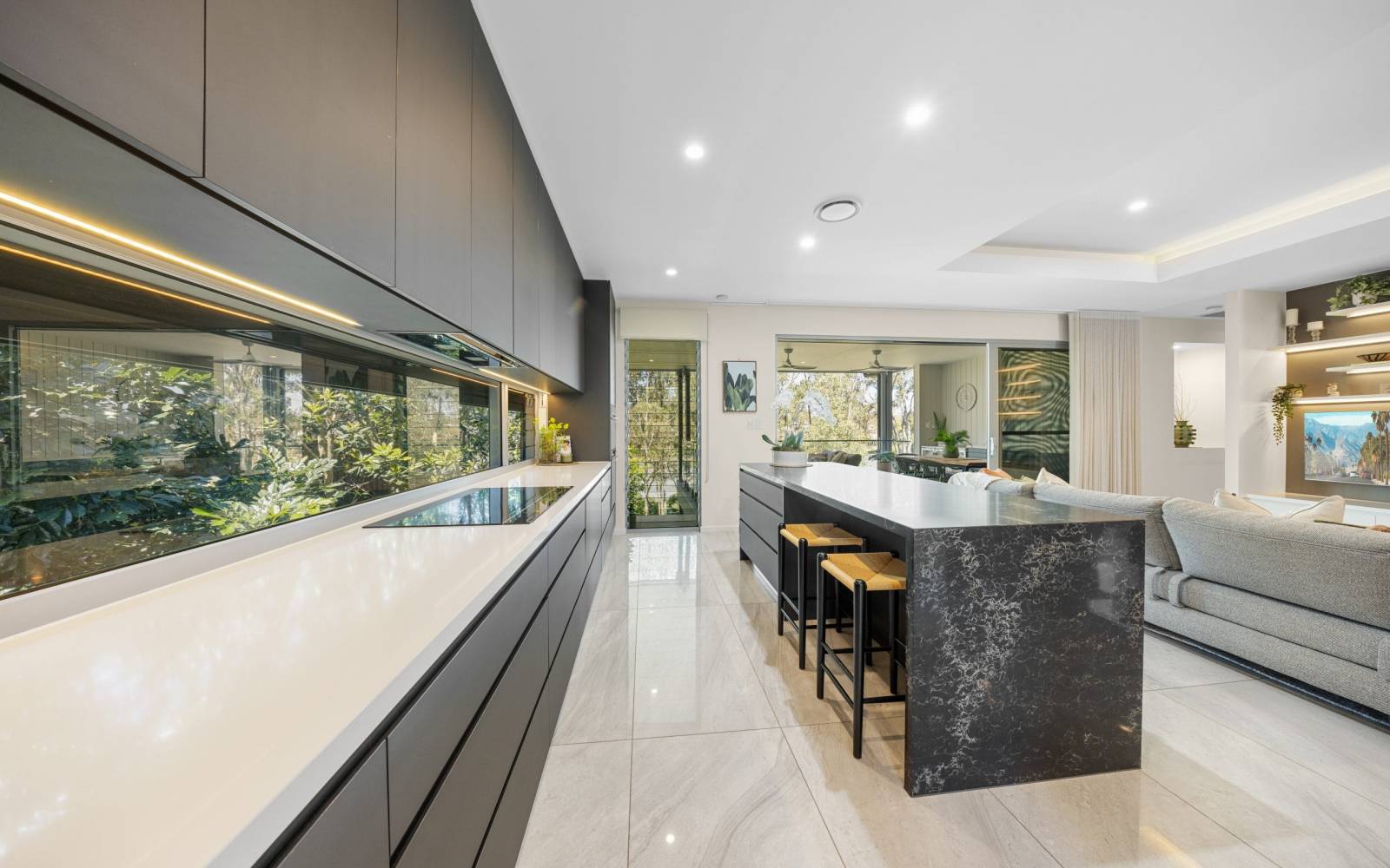 38 Riviere Place, KENMORE, QLD 4069 AUS