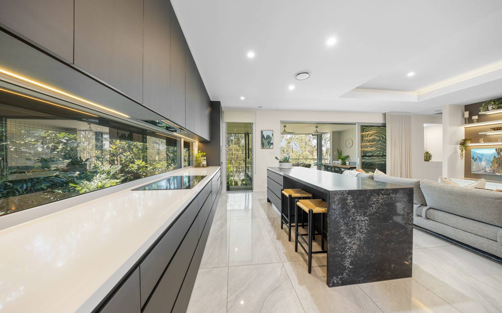 38 Riviere Place, KENMORE, QLD 4069 AUS