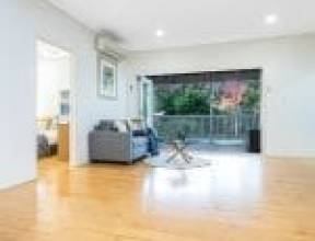 RED HILL, QLD 4059 AUS