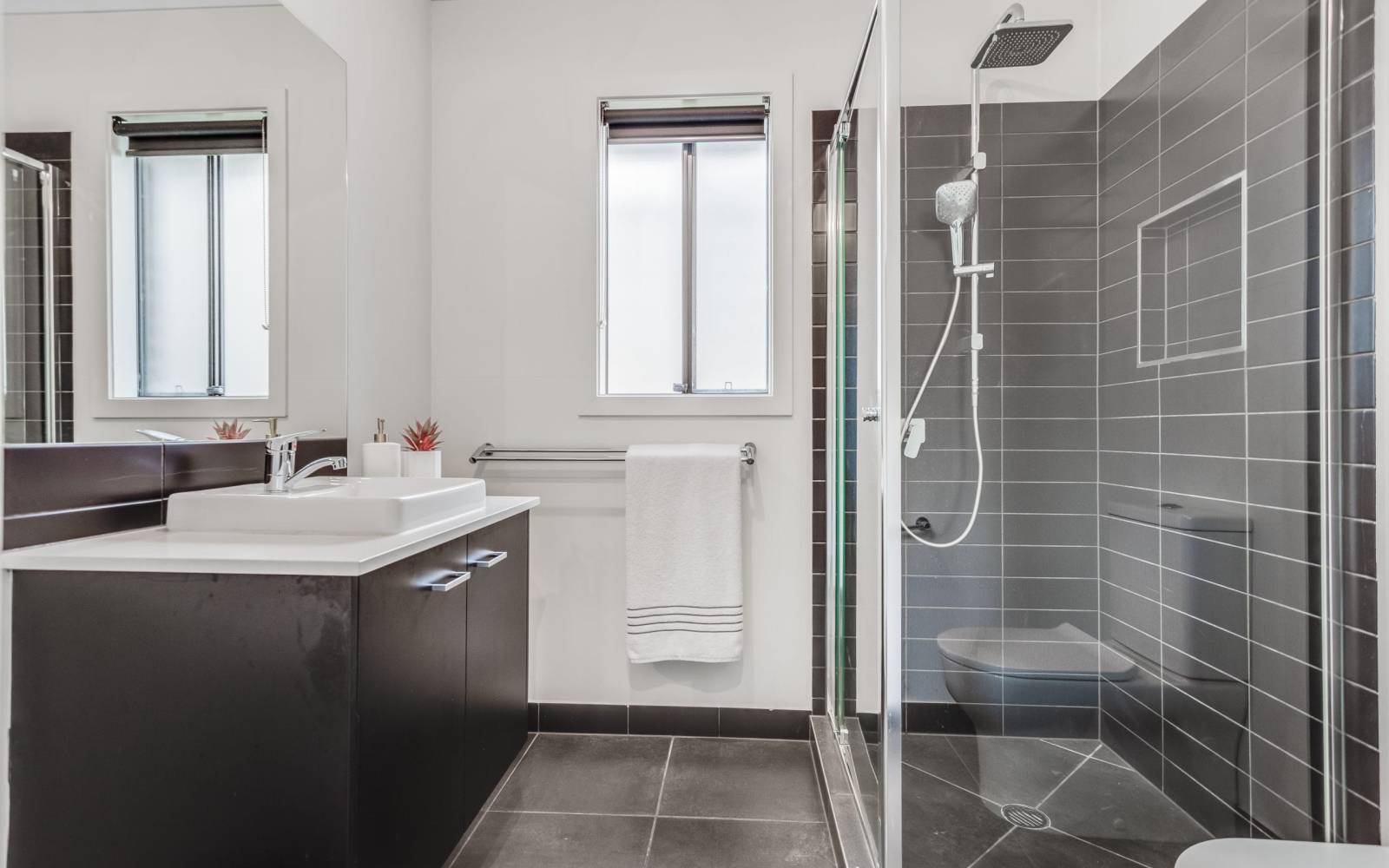 5 Leaf Street, GREENBANK, QLD 4124 AUS